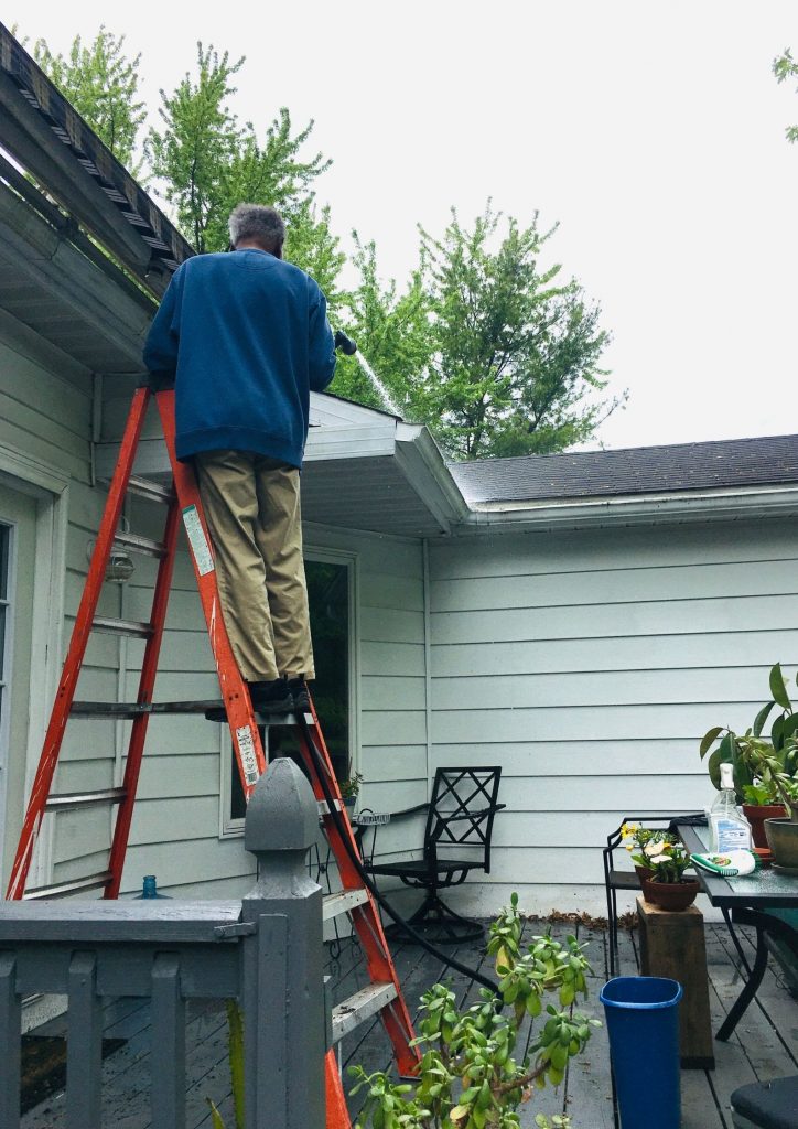 ladders for cleaning gutters