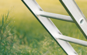 benefits of aluminium ladders compared to fibreglass
